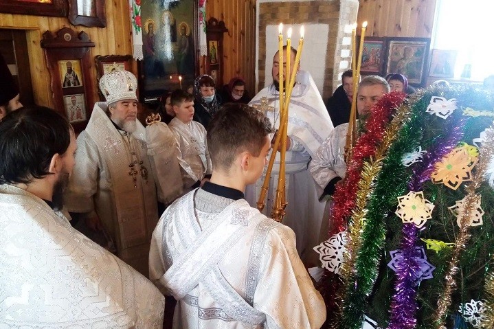 В праздник Собора Пресвятой Богородицы правящий архиерей совершил Литургию в д. Дзержинск Лельчицкого района