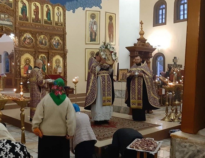 В канун праздника Воздвижения Креста Господня в соборе Казанской иконы Божией Матери совершили Всенощное бдение