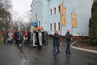 В канун Великой Субботы, в соборе Казанской иконы Божией Матери совершили Утреню с чином погребения Плащаницы