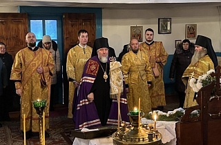 В Неделю 24-ю по Пятидесятнице епископ Леонид возглавил Литургию в Успенском храме деревни Кошевичи Петриковского района