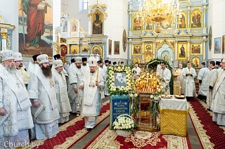 Епископ Леонид принял участие в заупокойных богослужениях в первую годовщину кончины митрополита Филарета (Вахромеева)