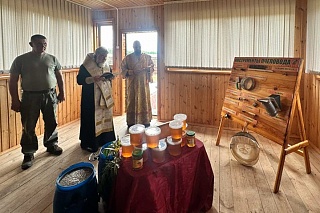 Епископ Леонид совершил освящение мёда на пчелопасеке «Тешков» в Наровлянском районе