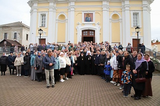 Патриарший Экзарх совершил в Юровичском мужском монастыре освящение восстановленного собора Рождества Пресвятой Богородицы