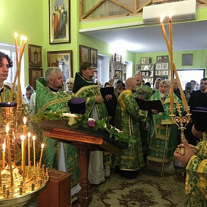 В день памяти благоверных Петра и Февронии Муромских правящий архиерей совершил архипастырский визит в одноименный приход в г. Калинковичи