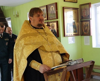 В Калинковичах сотрудники МЧС помолились перед иконой Божией Матери «Неопалимая Купина»