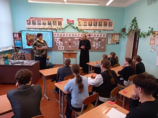 В Неделю родительской любви священник беседовал с учащимися Краснослободской школы Октябрьского района