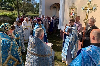 В праздник Рождества Пресвятой Богородицы правящий архиерей возглавил Литургию в Буйновичах